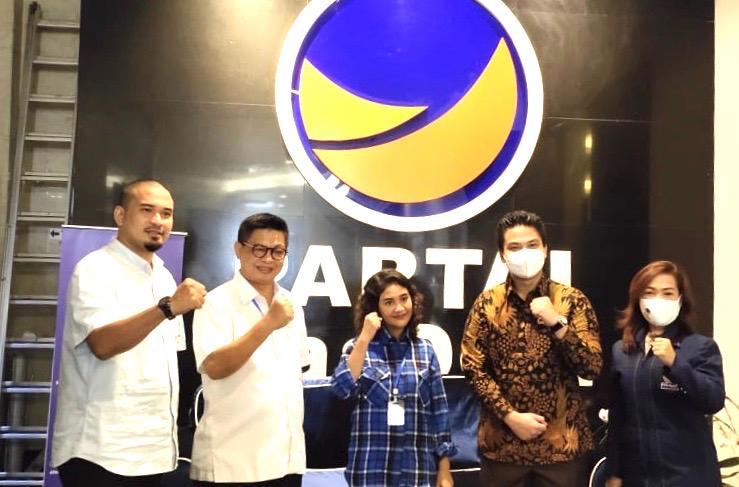 Bakal Calon Gubernur Kaltara Irianto Lambrie saat menerima SK dari NasDem, Jumat (3/7).