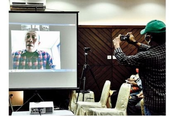 Wakil Ketua Komisi II DPR RI dari Fraksi Partai NasDem Saan Mustopa berbicara via virtual saat Diskusi Forum Legislasi di Media Center