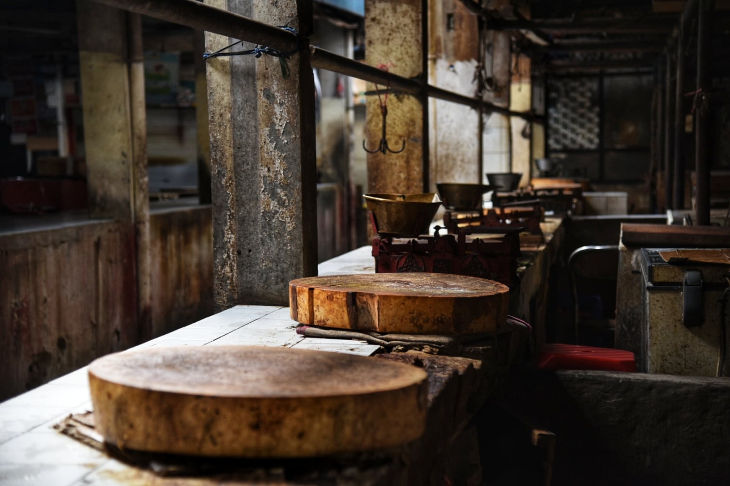 Pasar Cempaka Putih yang ditutup akibat sejumlah pedagang positif covid-19.