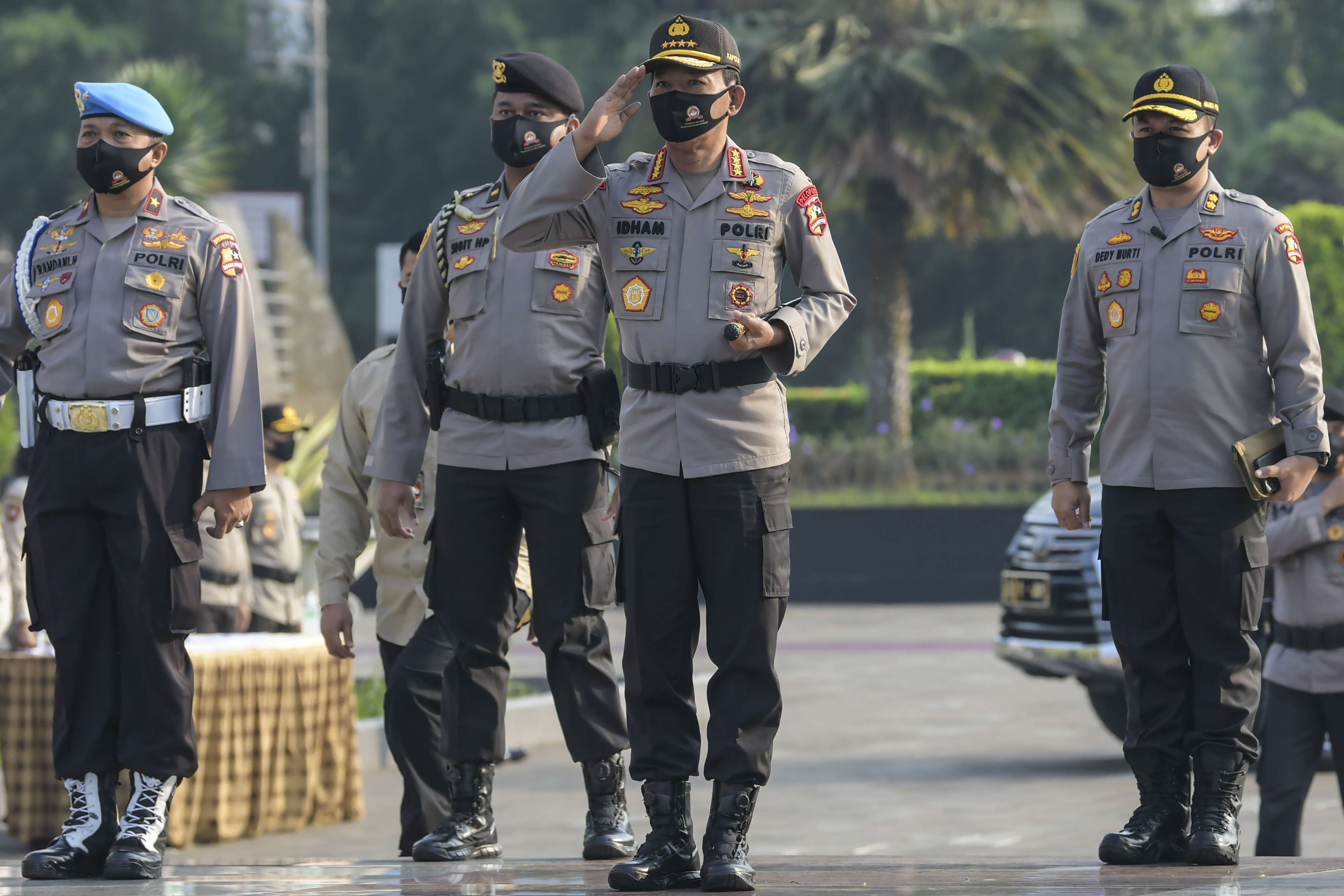 Kapolri Jenderal Pol Idham Azis (tengah)