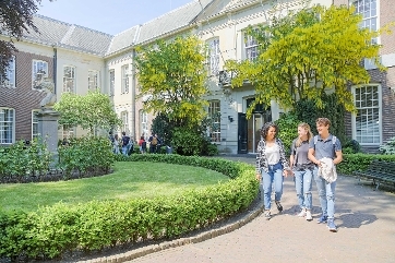 University of Amsterdam menawarkan beasiswa untuk program master melalui Orange Knowledge Programme Kemenlu Belanda.