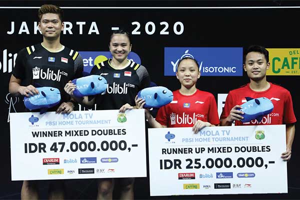 Praveen Jordan dan pasangannya Melati Daeva Oktavianti menjadi juara ganda campuran di turnamen internal PBSI, kemarin