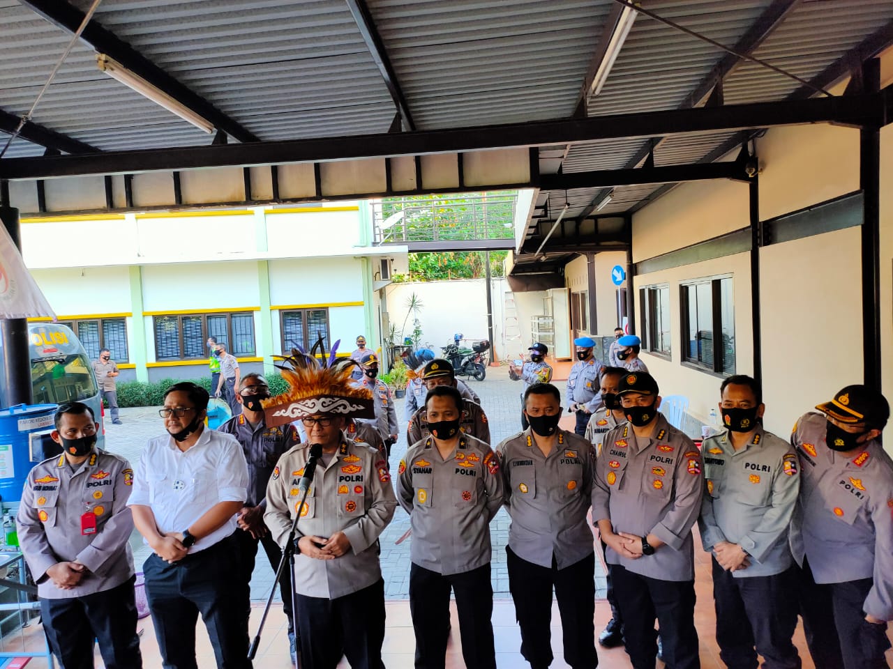 Alumni Akpol 1991 menyalurkan bantuan ssial bagi warga terdampak Covid-19