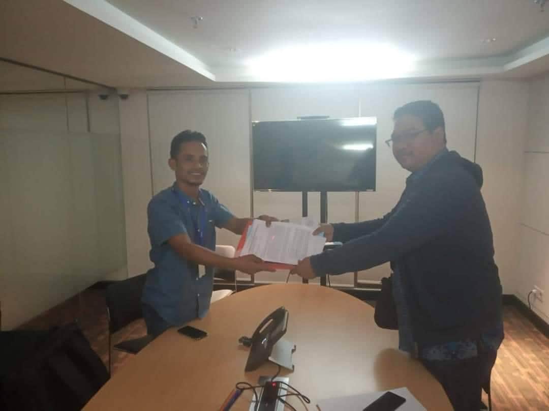 Laporan dugaan korupsi anggaran operasional Kapal Motor Penumpang (KMP) Marsela diserahkan ke KPK.