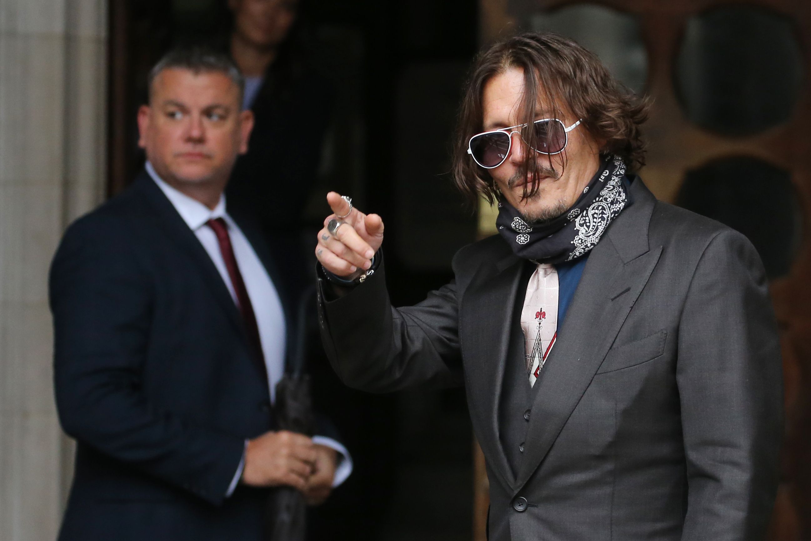 Aktor Hollywood Johnny Depp saat tiba di Pengadilan Tinggi London, Rabu (8/7/2020) dalam sidang kedua kasus pencemaran nama baik.