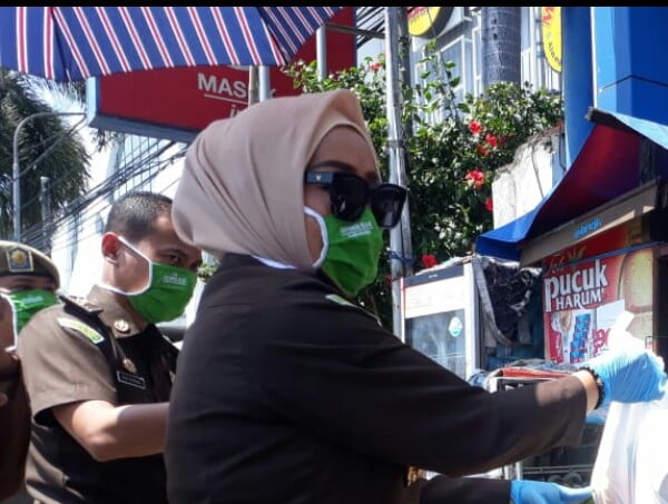 Kepala Kejari Karawang Rohayatie