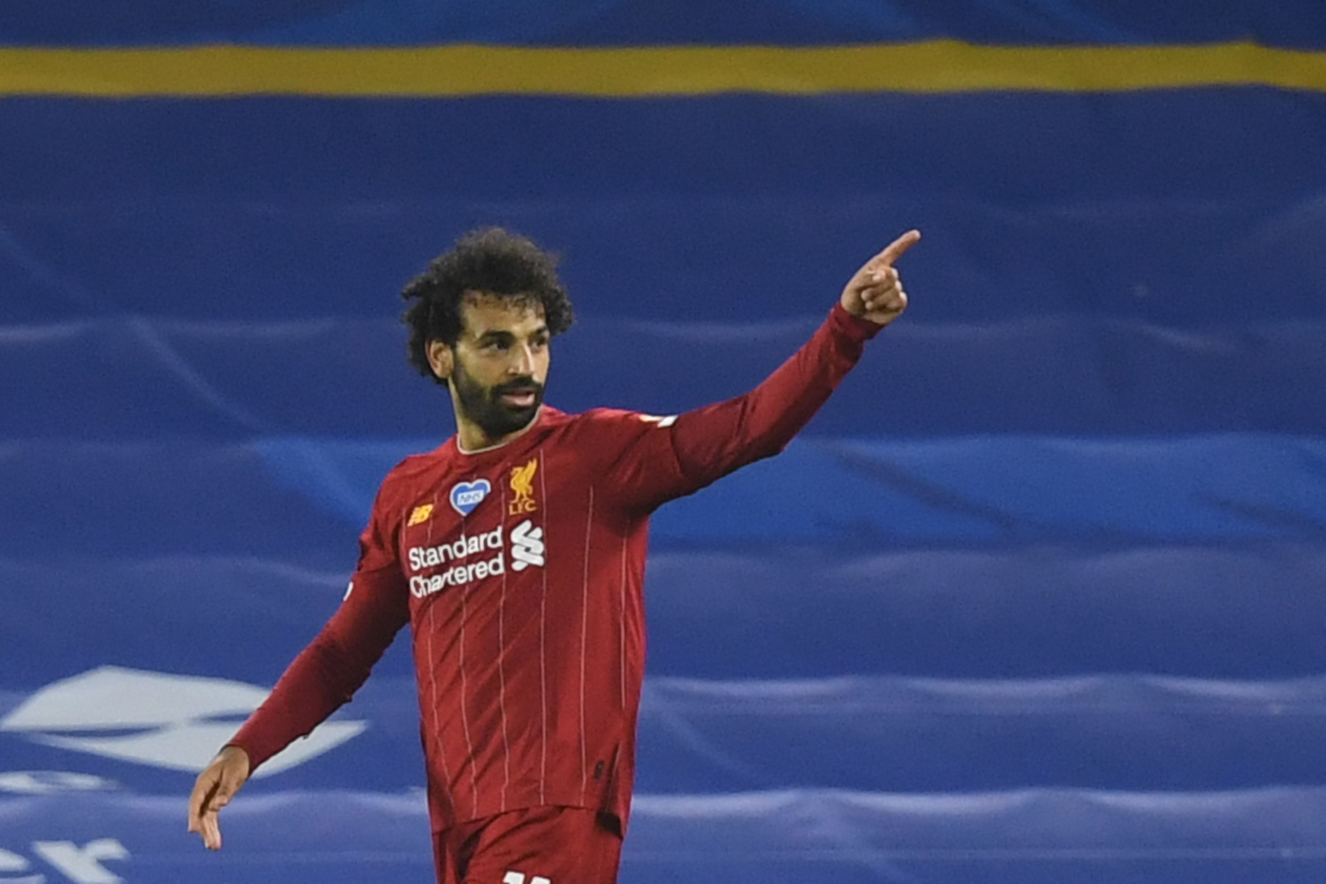 Penyerang Liverpool Mohamed Salah melakukan selebrasi usai mencetak gol ke gawang Brighton.