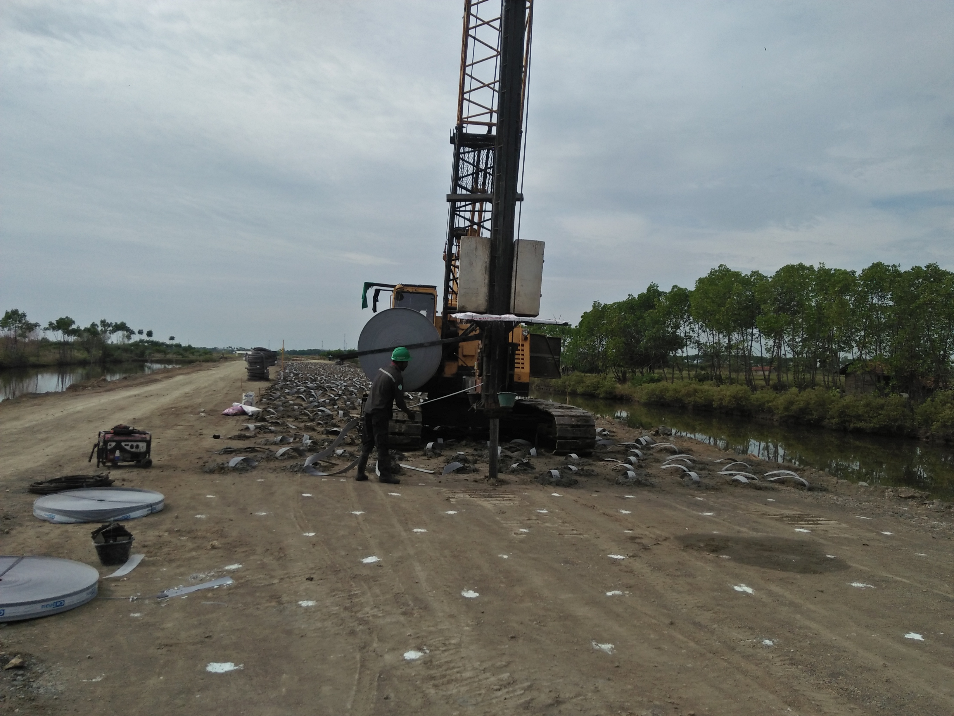 Proyek Jalan Lingkar Utara (Jalingkut) Brebes-Tegal, Jawa Tengah dikebut pengerjaannya, ditargetkan bisa dilalui libur Nataru 2020.