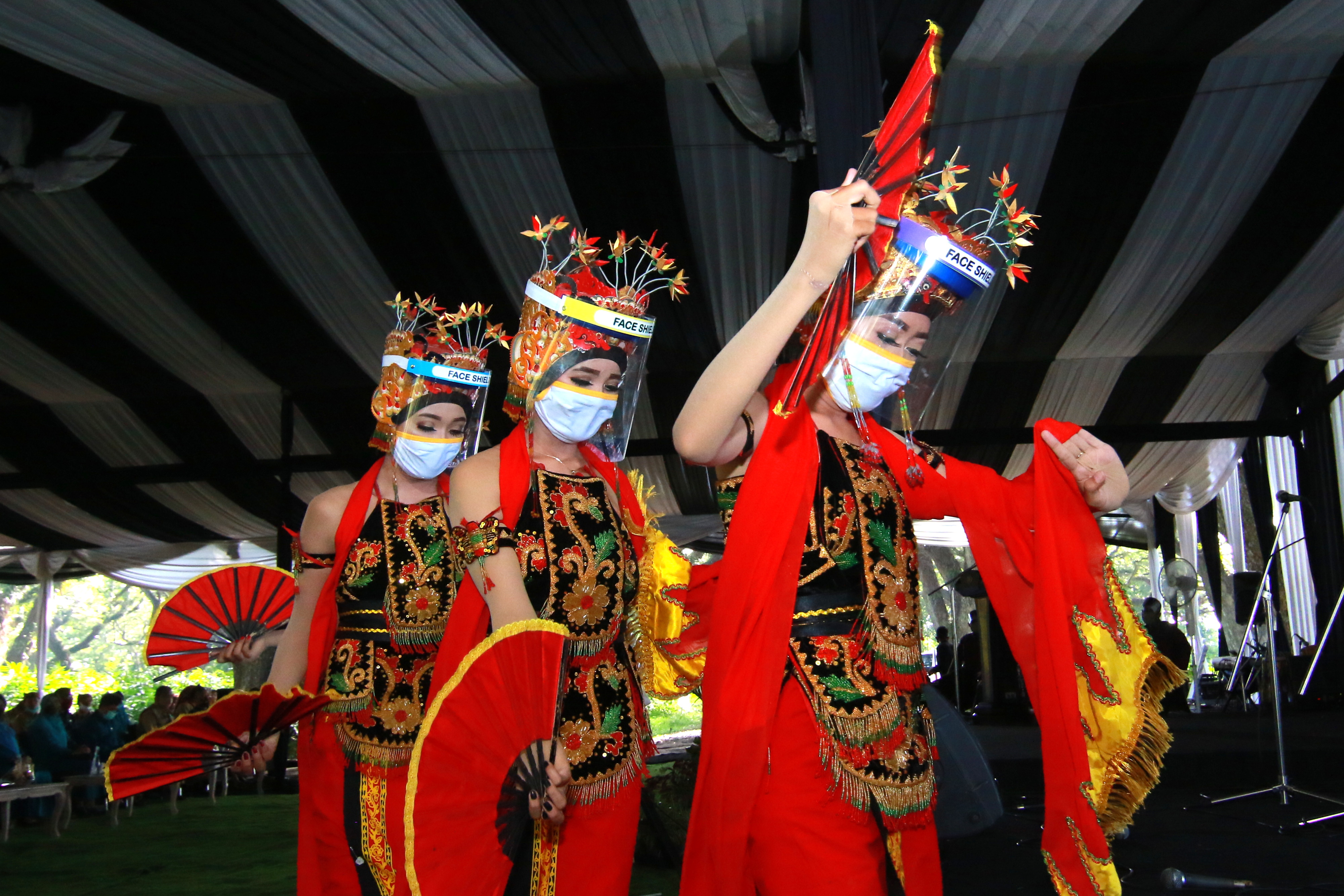 Pertunjukan seni Tari Gandrung Banyuwangi salah satu bentuk kearifan lokal