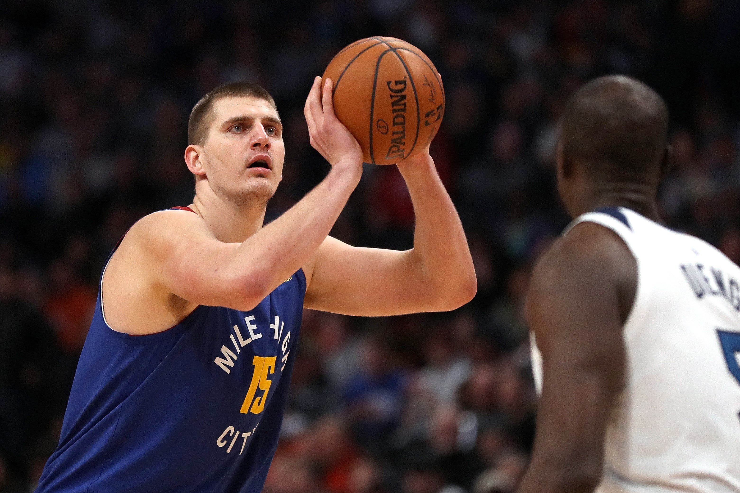 Nikola Jokic (kiri)