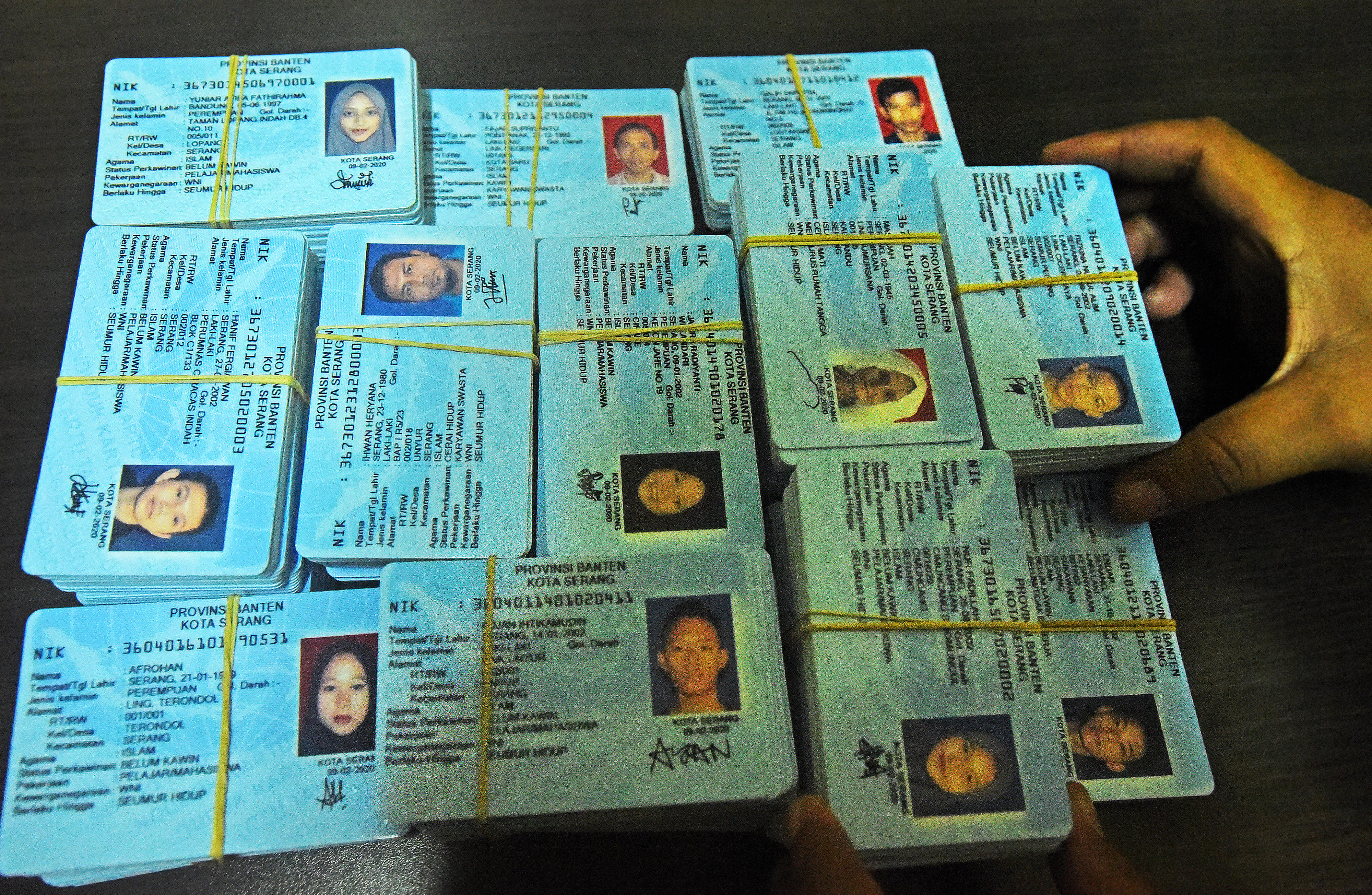 KTP elektronik yang sudah kadi di Kantor Disdukcapil Kota Serang