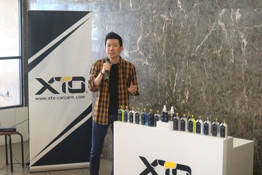 Bos Makko Group Christopher Sebastian saat mempromosikan salah satu produk usahanya.