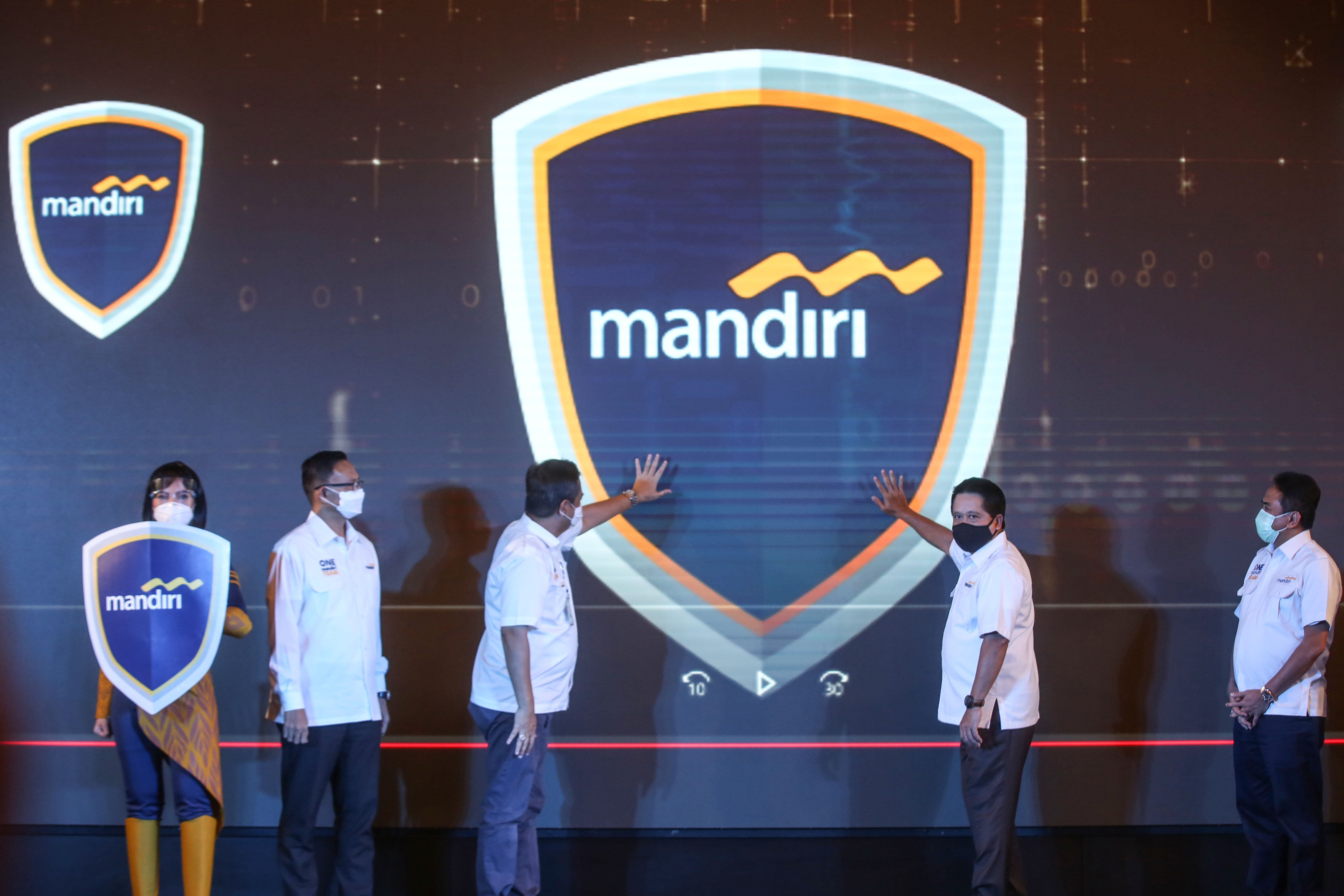 Peresmian Mandiri Covid Rangers sebagai maskot Kampanye Pencegahan Covid-19 di lingkungan Bank Mandiri, di Jakarta, Selasa (21/7).