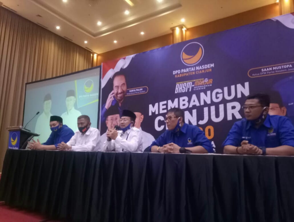 Pasangan Herman Suherman-Tb Mulyana Syahrudin (berbaju putih) mendapat dukungan dari Partai NasDem maju pada Pilkada Cianjur 2020.