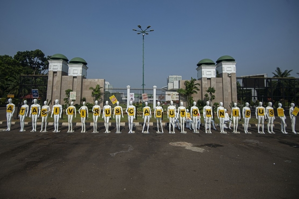 Ilustrasi -- Puluhan Manekin Demo di depan Gedung DPR RI, Jakarta pada 29 Juni 2020