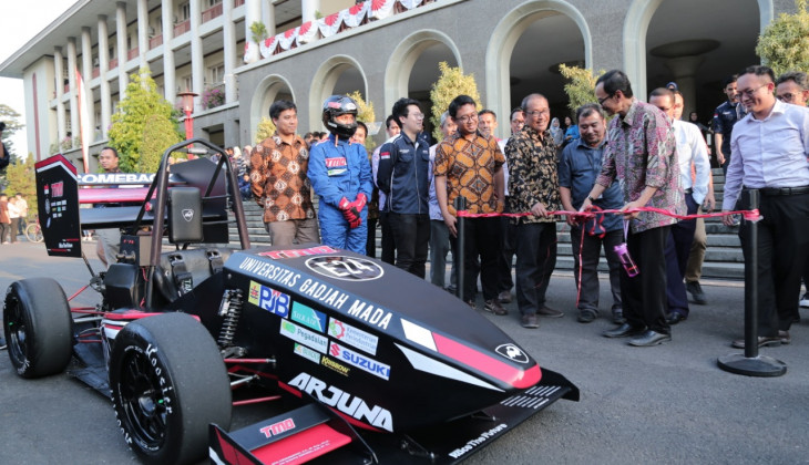 Tim Mobil Listrik UGM Juara kedua dalam kompetisi internasional 4th Annual Formula Student Electric Vehicle (FSEV) Concept Challenge 2020.