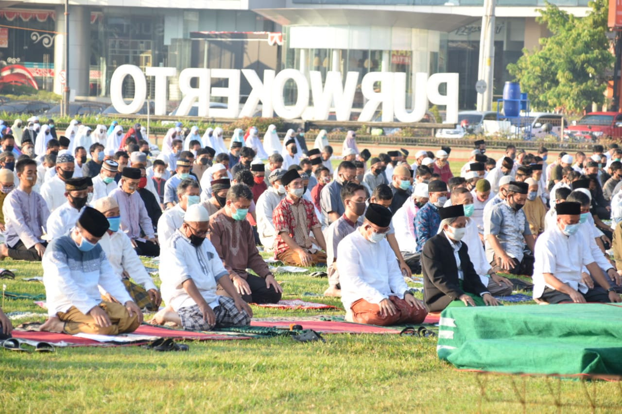 Salat Id di Alun alun Purwokerto