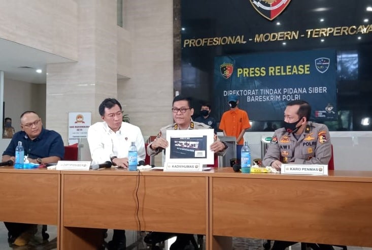 Konferensi Pers Penangkapan Peretas situs negara