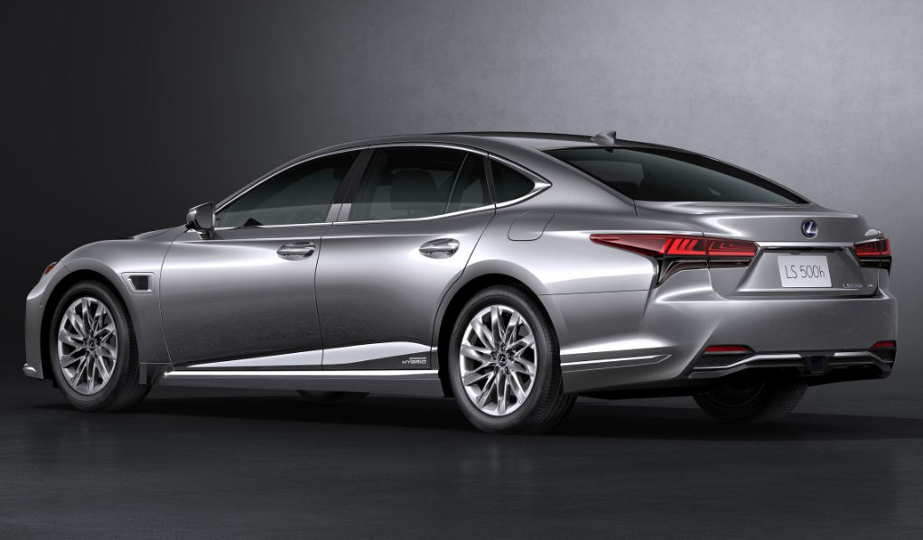 Lexus LS 2021 merupakan penyempurnaan dari model 2017.