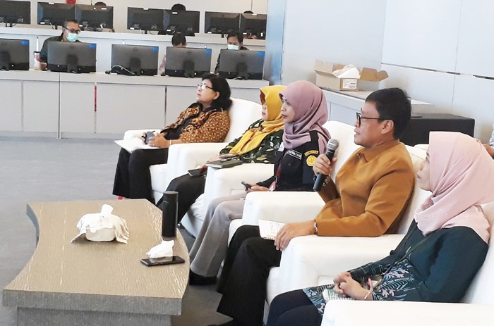 Kepala BPPSDMP Dedi Nursyamsi (ke-2 kanan) video conference dengan sejumlah penyuluh dari BPP model KostraTani terkait pandemi Covid