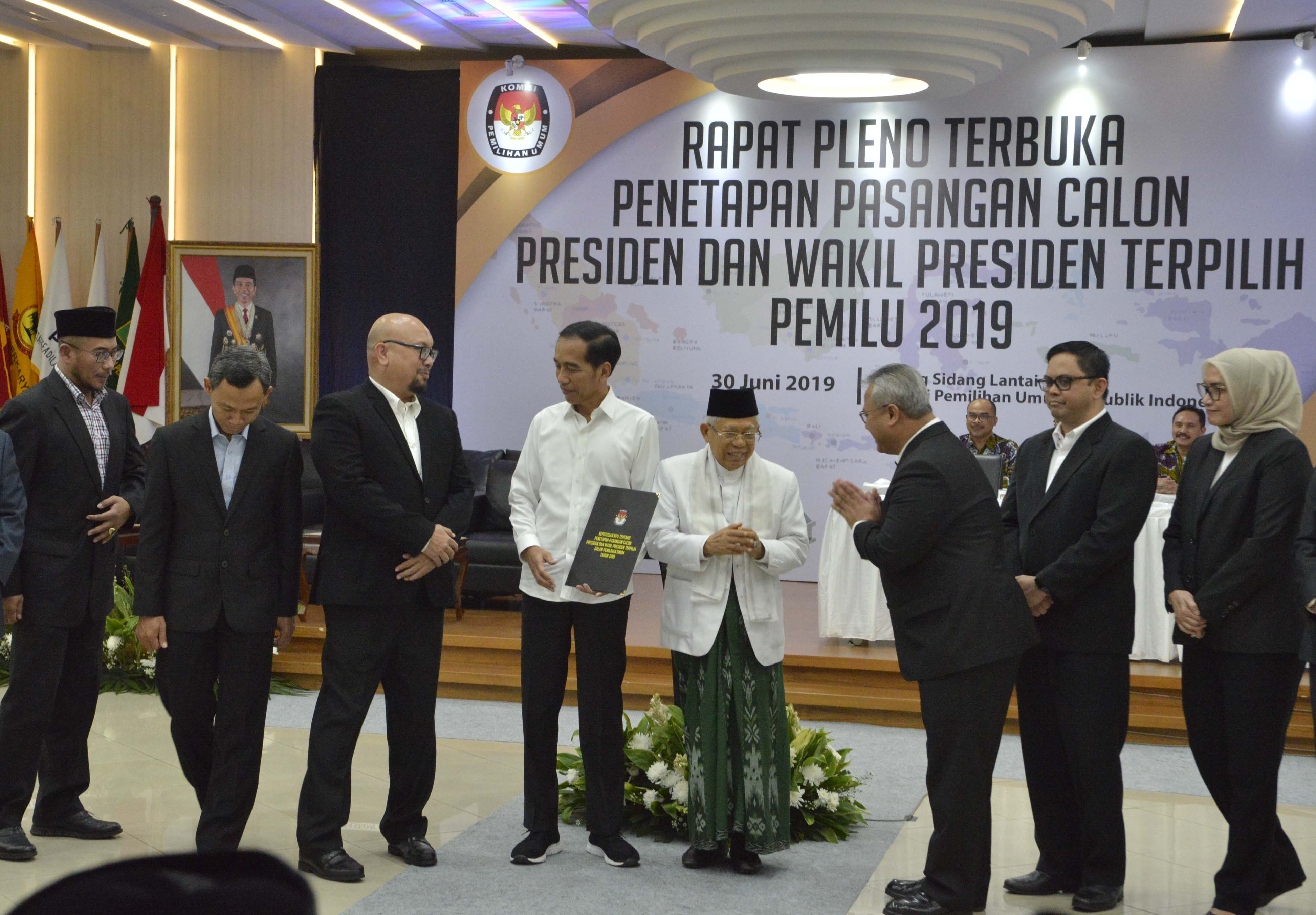 Penetapan pasangan Joko Widodo-Ma'ruf Amin sebagai presiden dan wapres terpilih, di Jakarta Minggu (30/6)