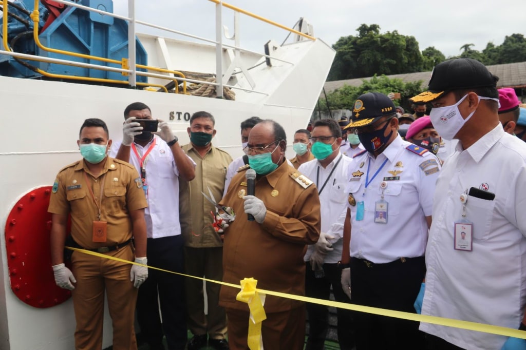 Wali Kota Sorong, Lambert Jitmau meresmikan KM Ghanda Nusantara 15 sebagai pelayaran jarak dekat antarpulau, Selasa (14/7/2020)