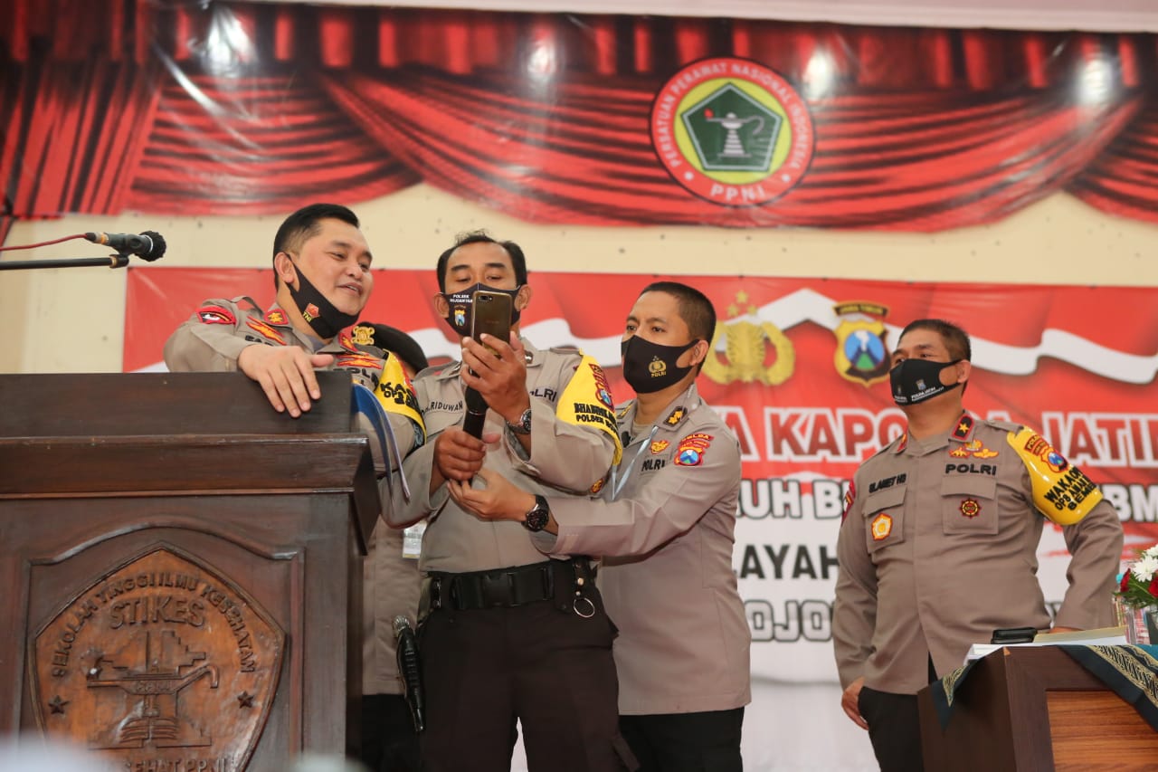 Bhabinkamtibmas Wajib Dekat dan Bantu Rakyat 