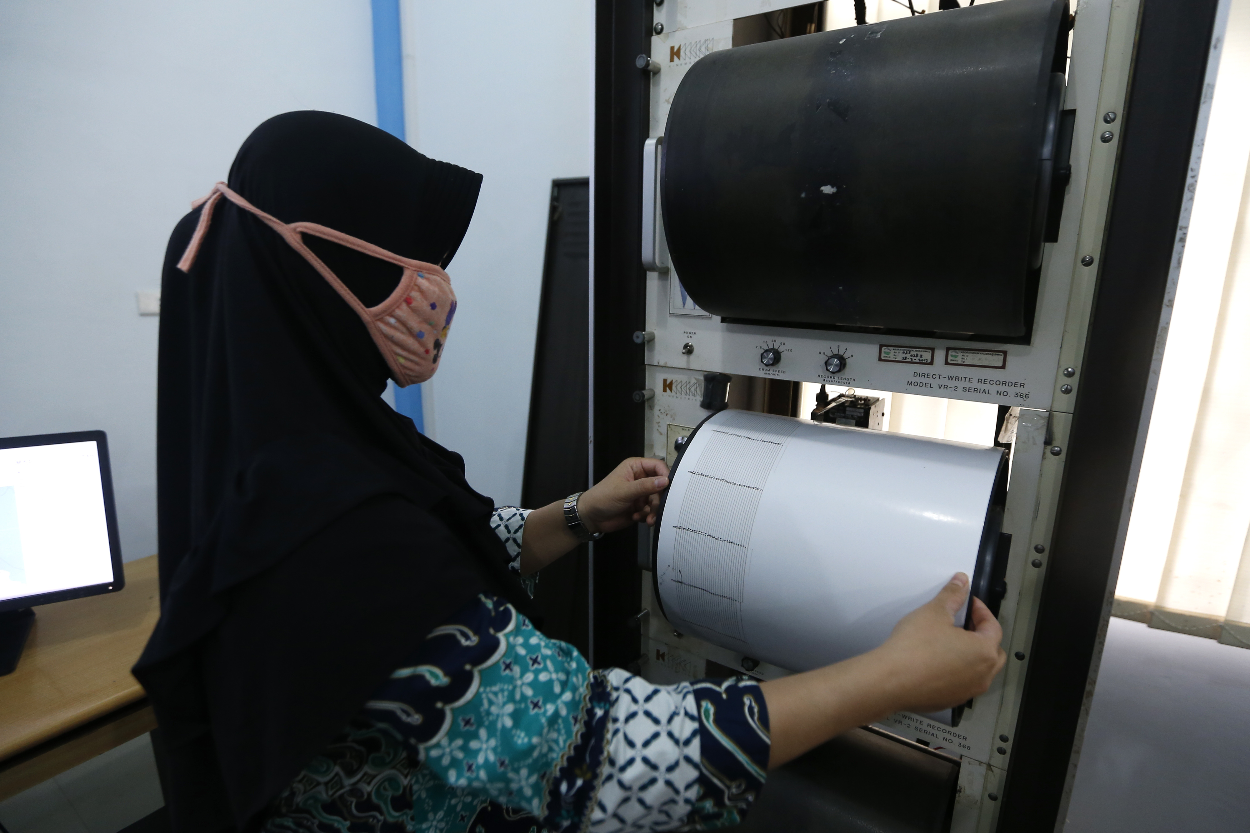 Alat seismograf yang digunakan BMKG untuk memantau gempa.