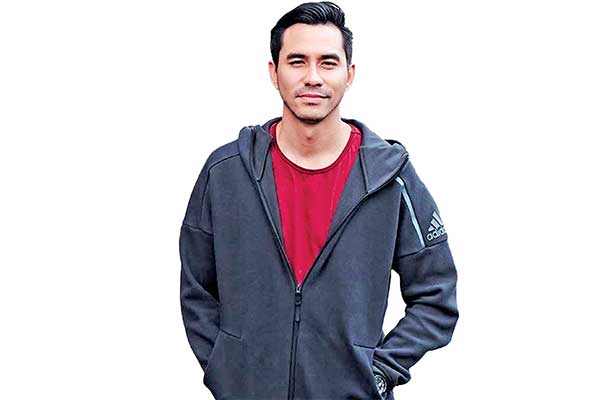 Aktor sekaligus presenter Darius Sinathrya Kartoprawiro