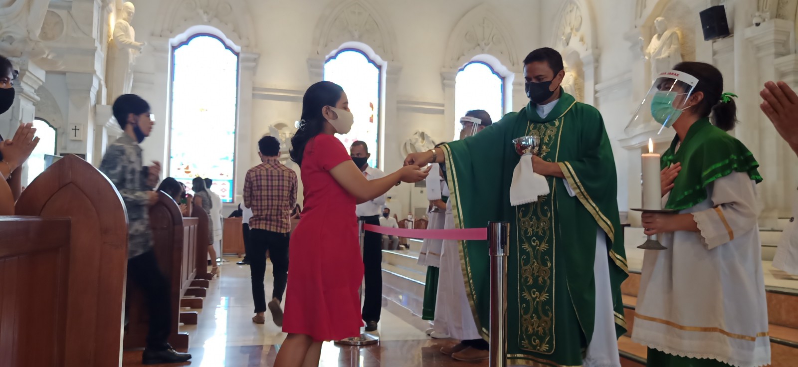 Misa perdana Katedral Denpasar dengan protokol kesehatan covid-19