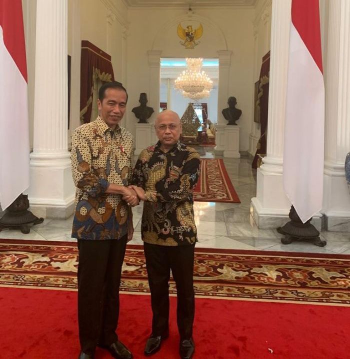 Presiden Jokowi  dan Ketua umum Relawan Jokowi (ReJO) HM Darmizal MS