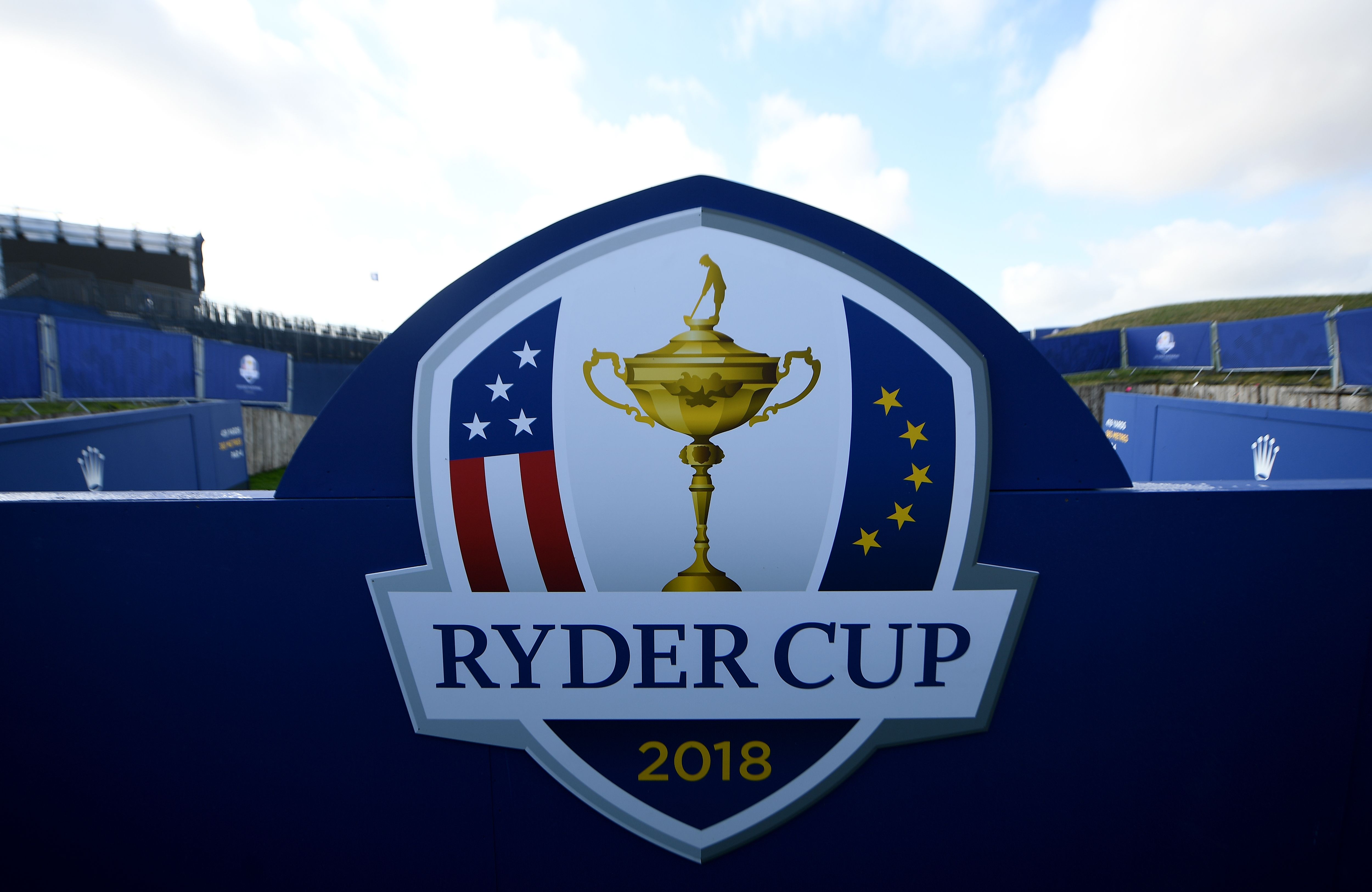 Logo Piala Ryder saat digelar di Guyancourt, Prancis, 19 September 2018.