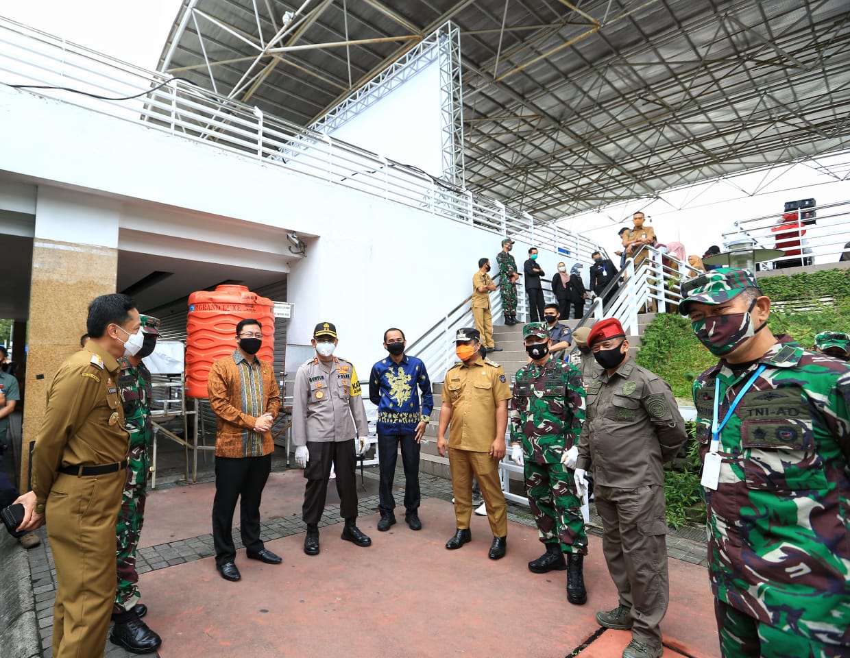 Pencanangan gerakan bersama percepatan penanganan virus korona di Lapangan Karebosi, Makassar, Senin (6/7/2020)