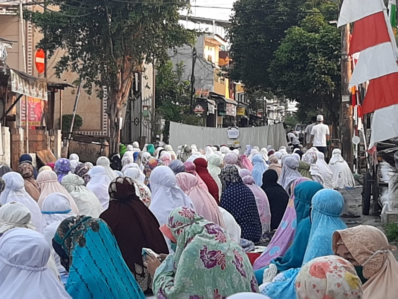 Salat Iduladha di Masjid At-Taqwa di Jalan Kayu Manis II, Matraman, Jakarta Timur.