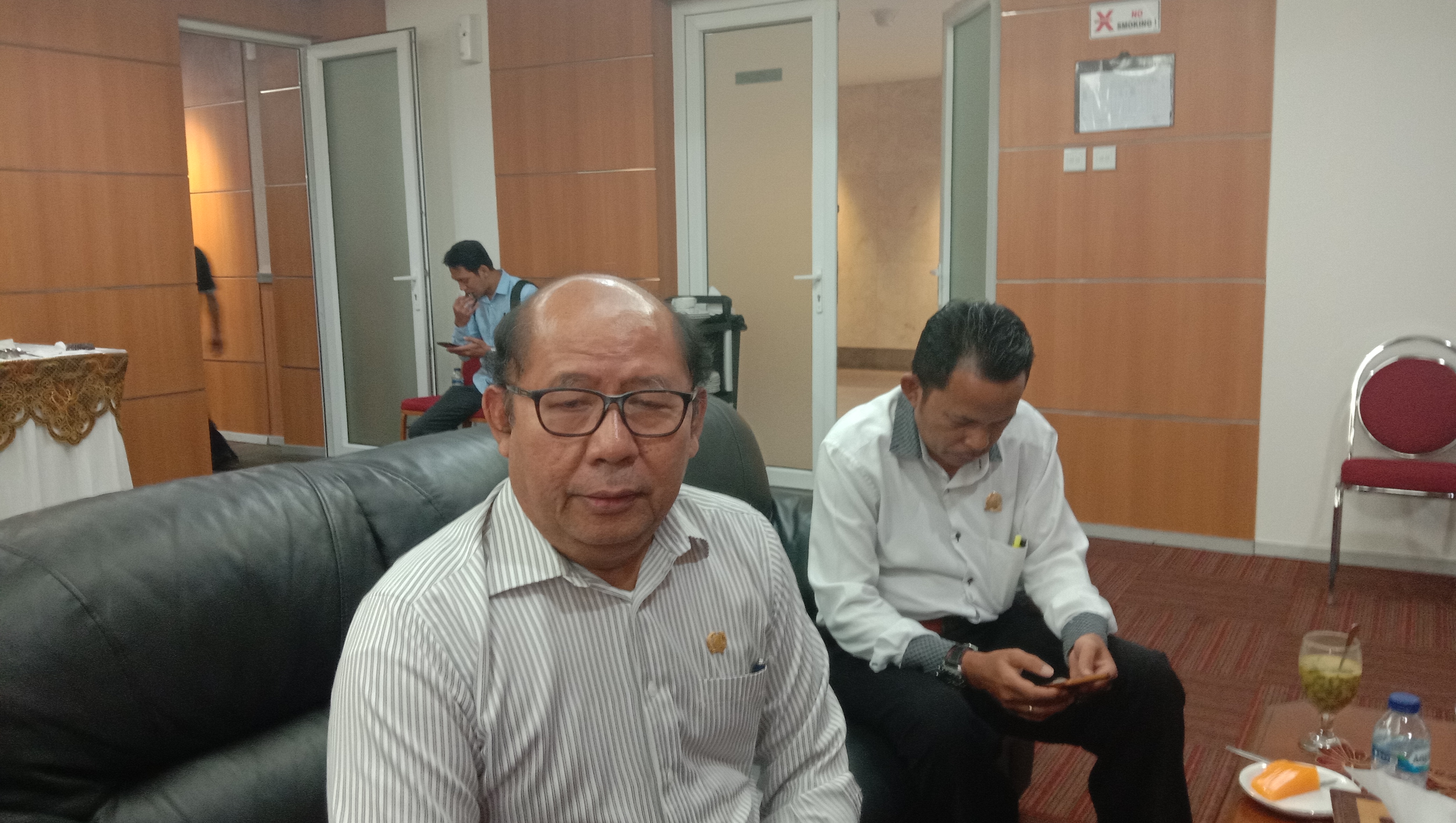 Ketua Bapemperda DPRD DKI, Pantas Nainggolan (kiri).