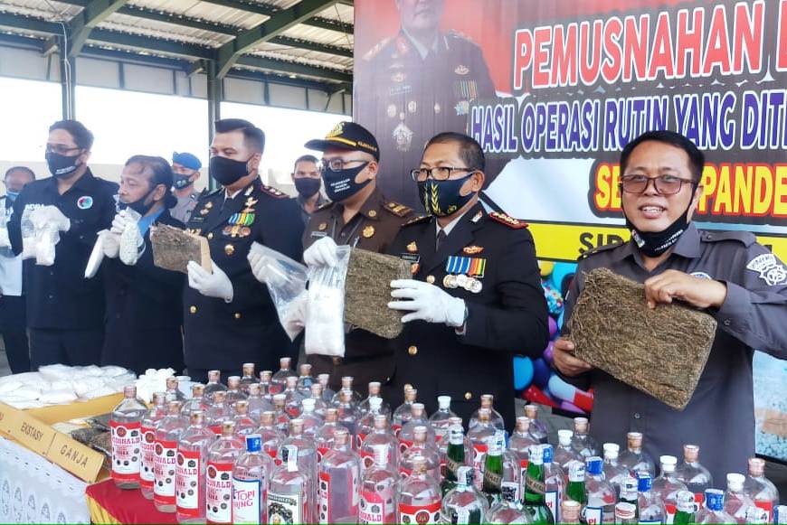 Narkoba dan Miras Hasil Operasi Saat Pandemi Covid-19 Dimusnahkan.
