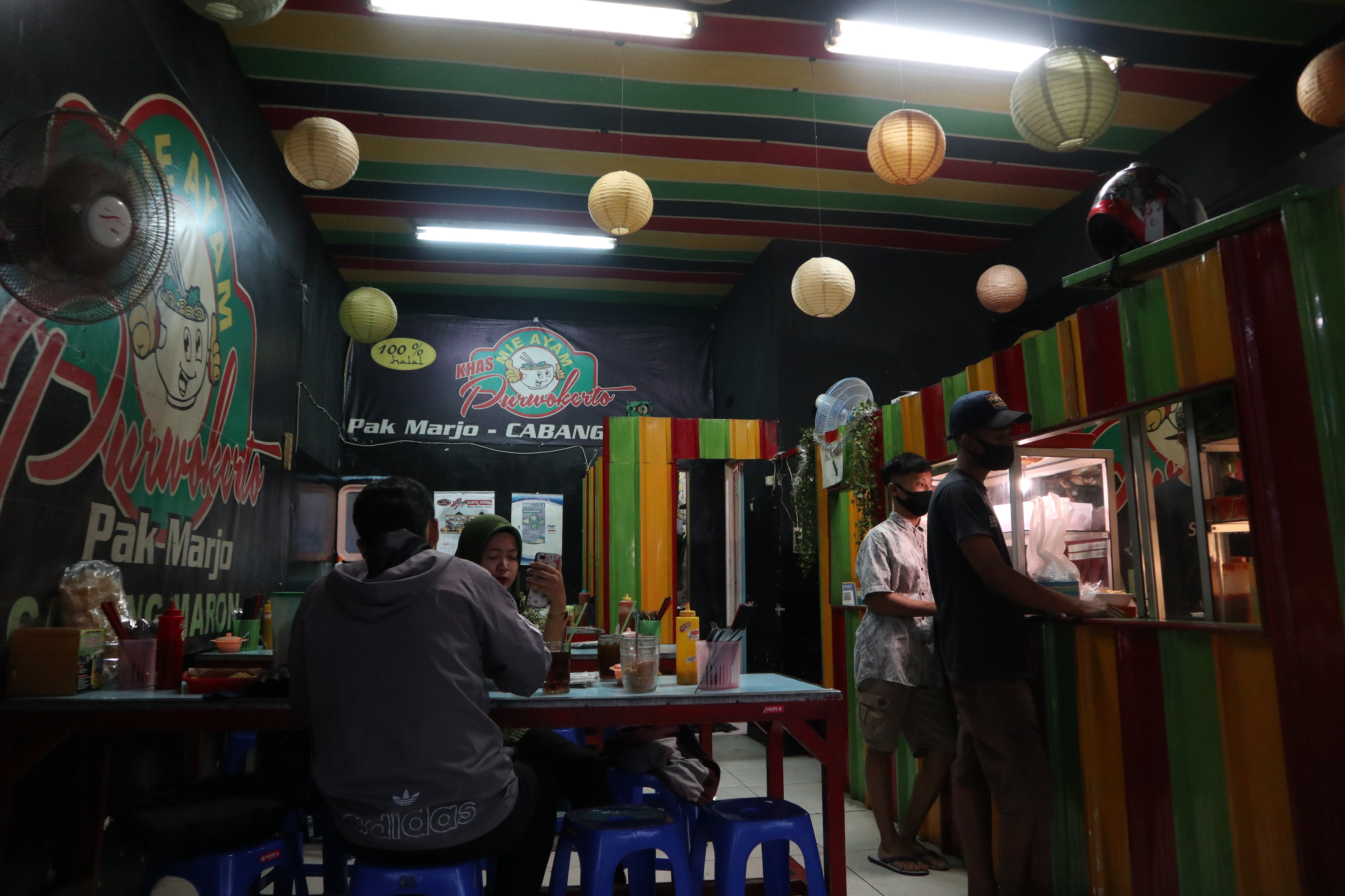 Tempat usaha di Kabupaten Temanggung mulai menggeliat setelah tutup lama akibat pandemi. Kini pasien korona di wilayah itu tinggal 1 orang.