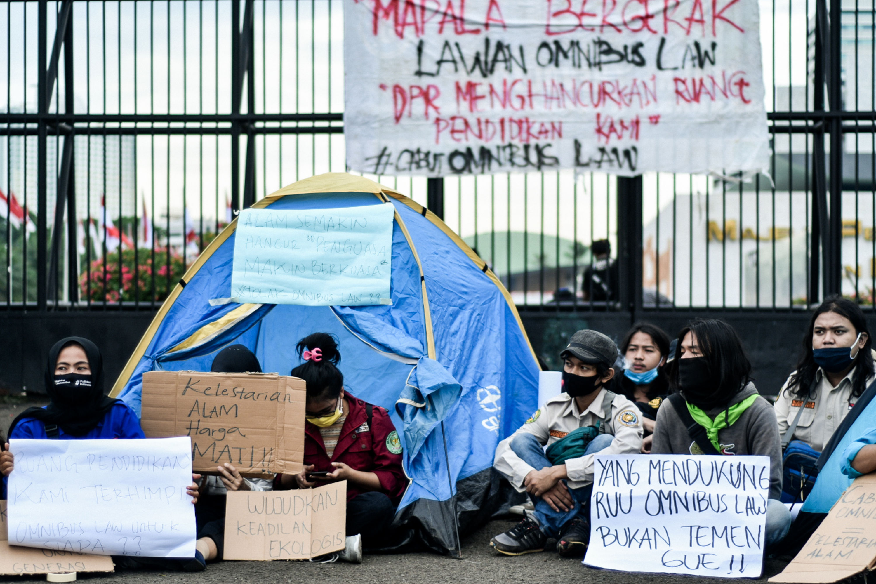 Aksi demonstrasi menolak RUU Cipta Kerja