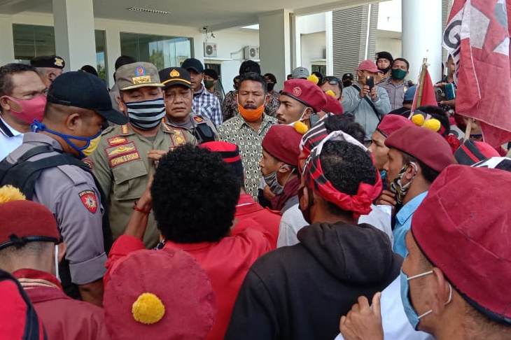 Mahasiswa kembali menggelar demonstrasi tolak tambang dan pabrik semen di Manggarai Timur.