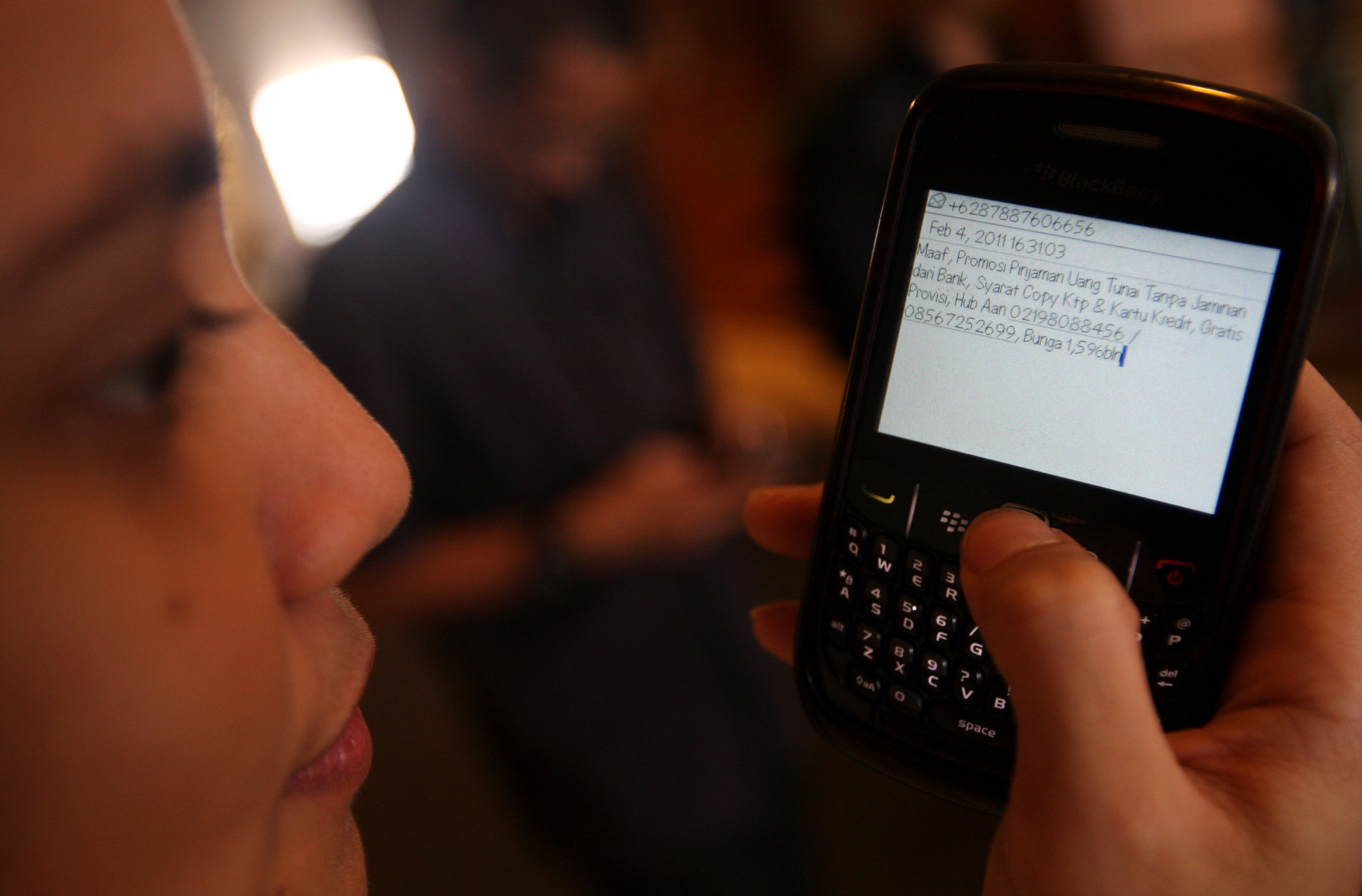 Sms penawaran kredit masih marak terjadi karena maraknya jual-beli data pelanggan.