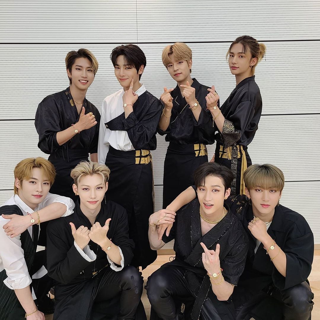Stray Kids menunda konser di Indonesia dan Thailand akibat pandemi covid-19.