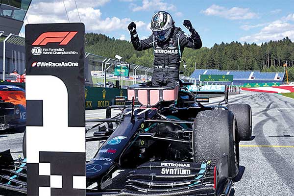 Pembalap tim Mercedes Valtteri Bottas meluapkan kegembiraan setelah memenangi seri pembuka balap Formula 1 (F1), yakni GP Austria