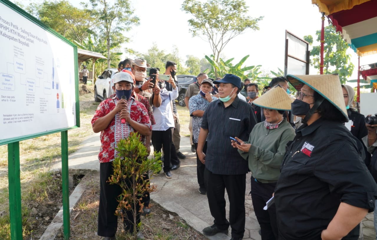 Menteri LHK Siti Nurbaya dalam kunjungan ke Boyolali, Minggu (12/7)