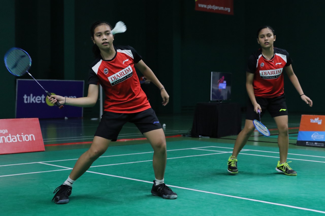 Bernadine Anindya Wardana (kiri) dan Isyana Syahira Media