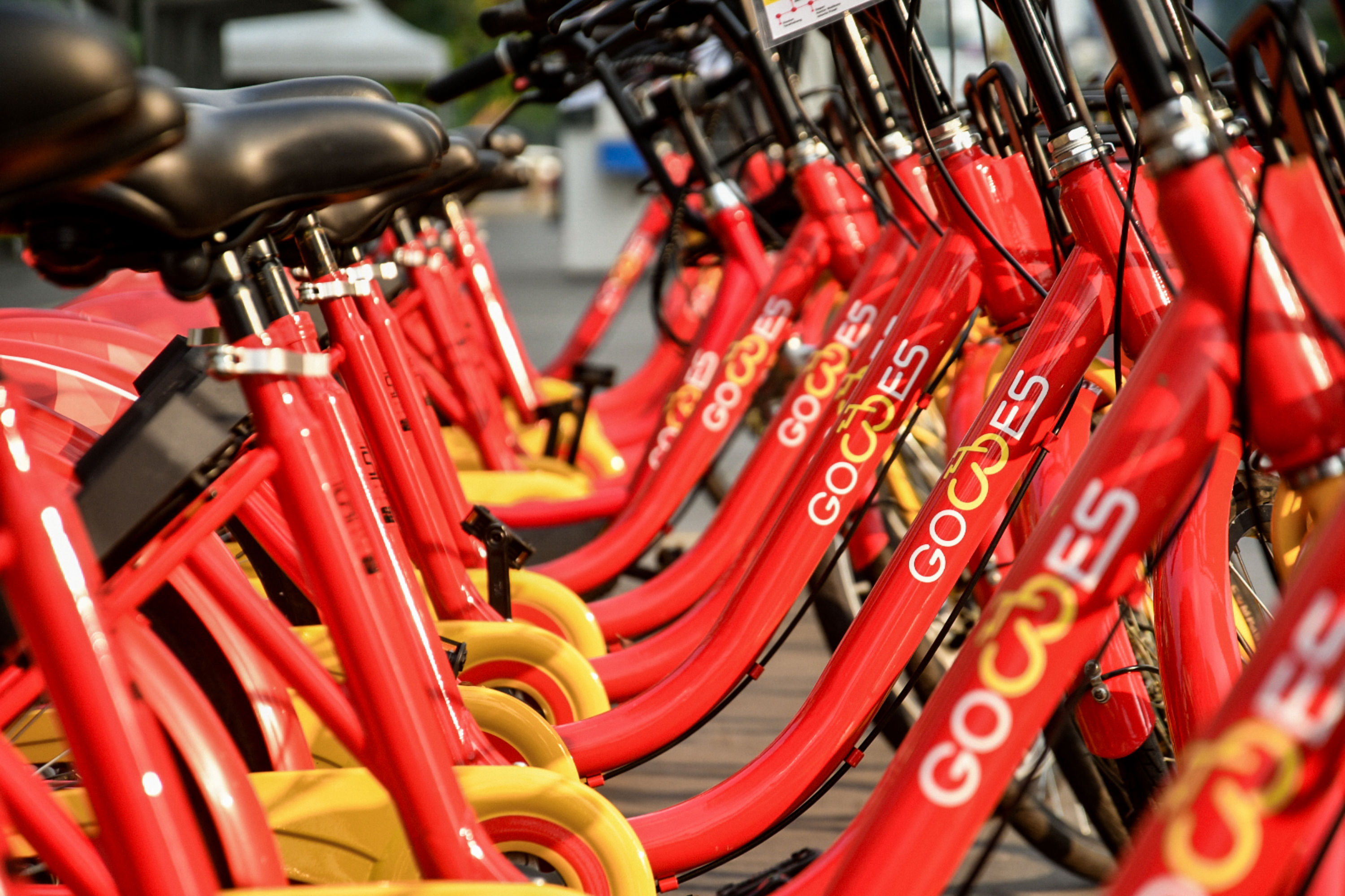 Deretan sepeda gowes yang terparkir di kawasan Bundaran HI, Jakarta