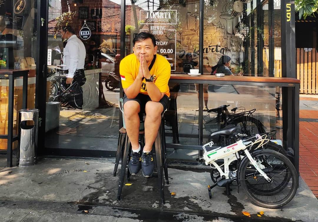 Pengguna sepeda lipat.
