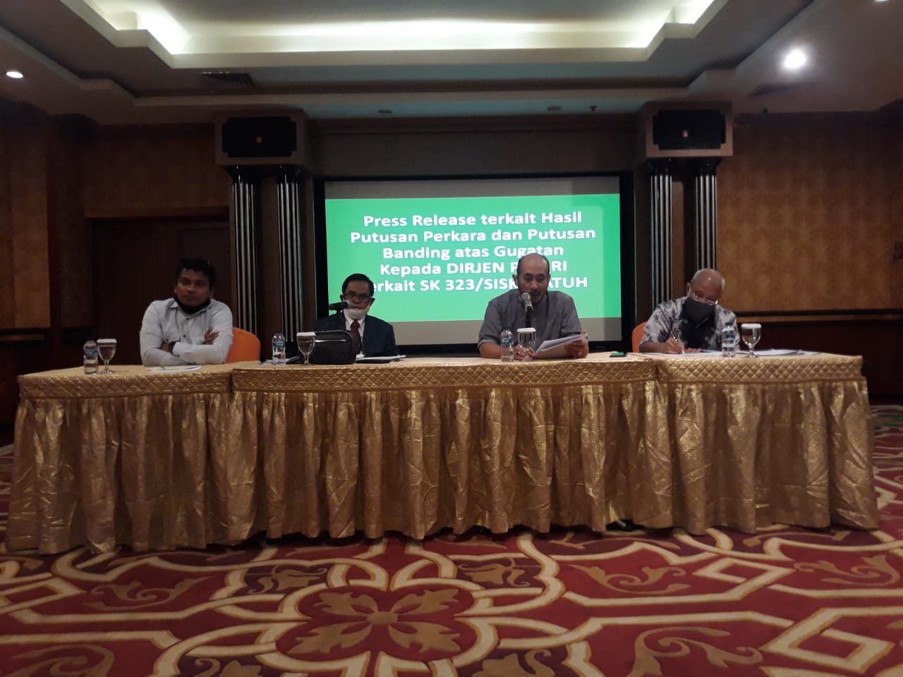 Kesthuri membacakan hasil putusan PT TUN terkait gugatan aturan pendaftaran umrah