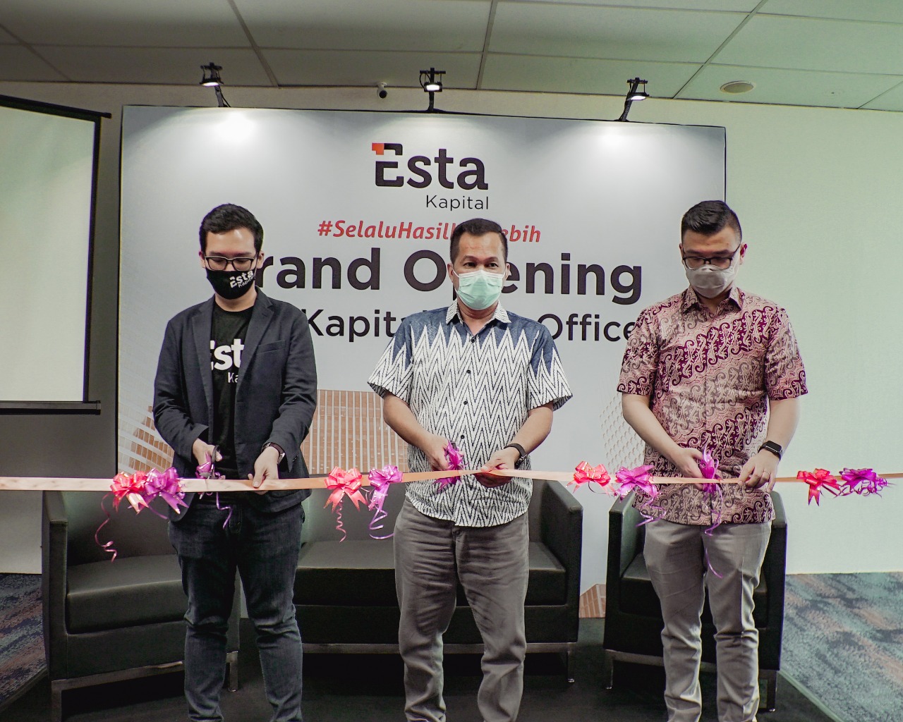 Peresmian kantor baru Esta Kapital
