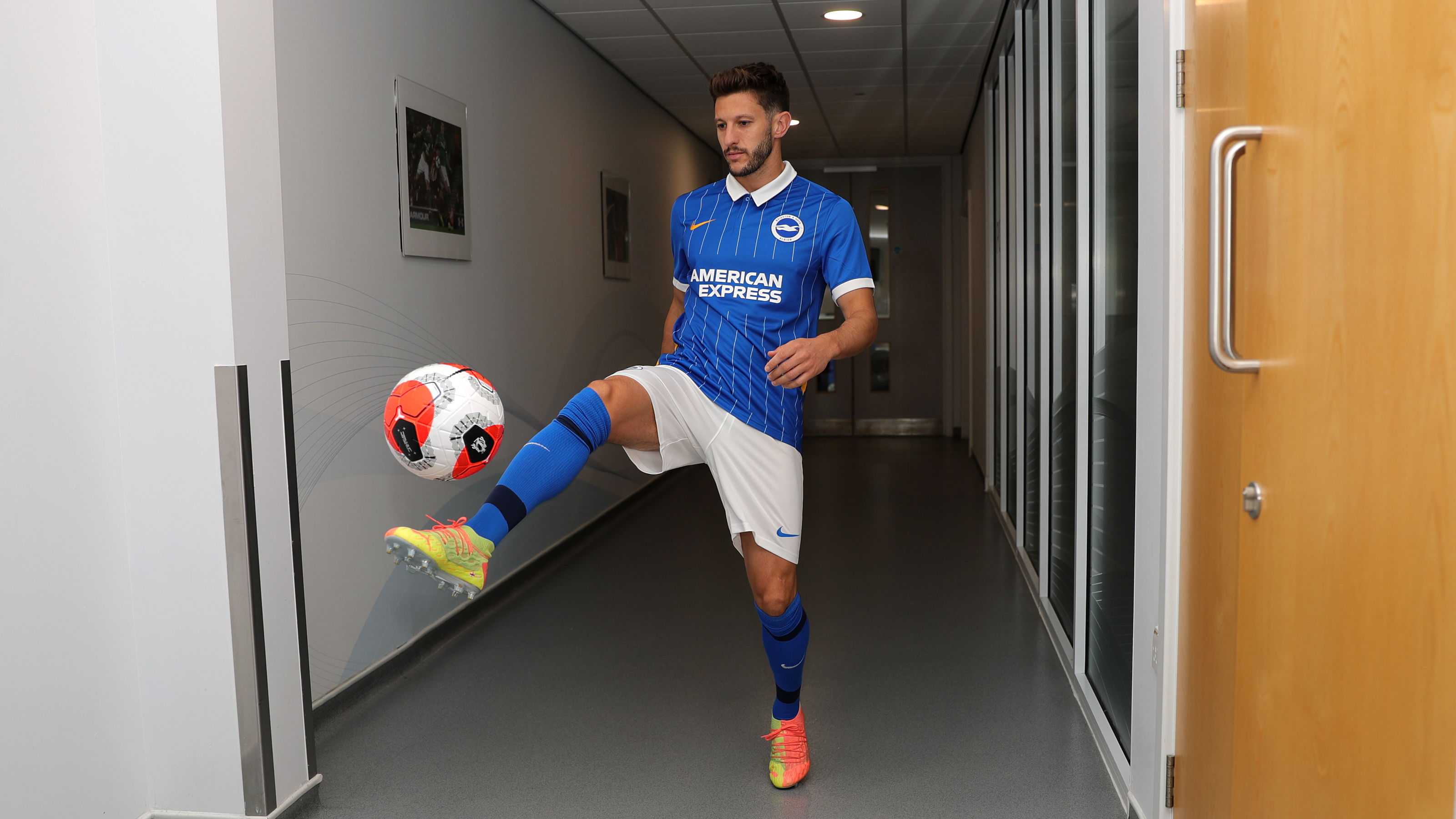 Lallana Berlabuh di Brighton