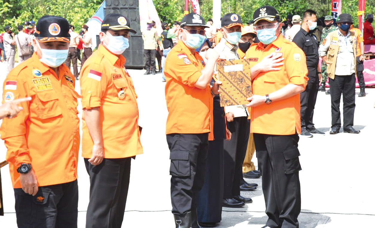 Gubernur Sumsel Herman Deru memberikan bantuan pencegahan dan penanggulangan karhutla sebesar Rp45 miliar untuk 10 kabupaten.